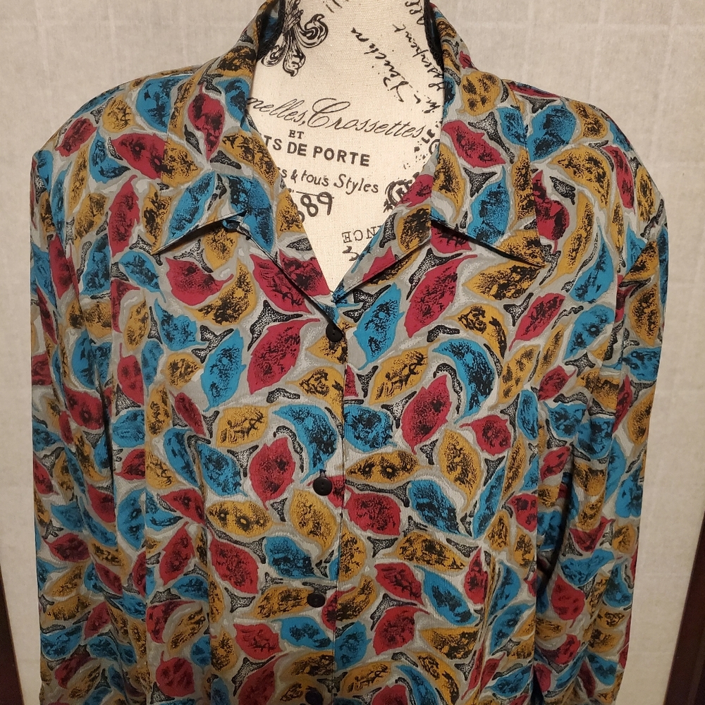 Modern Essentials Blouse - Picture 2 of 7